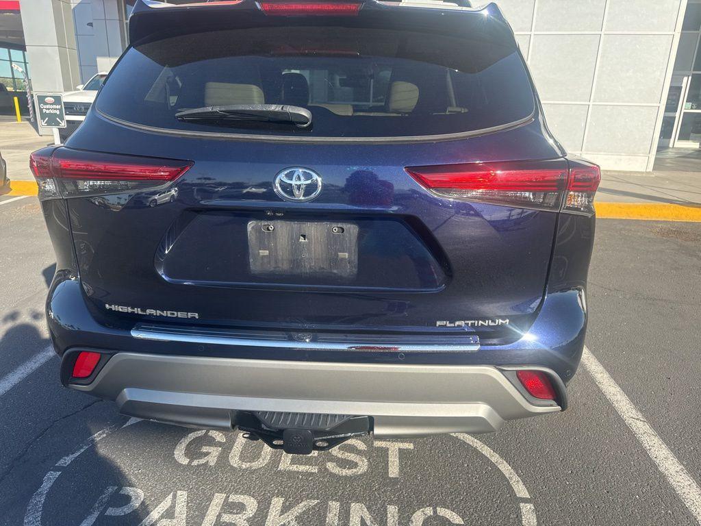 used 2022 Toyota Highlander car, priced at $31,899