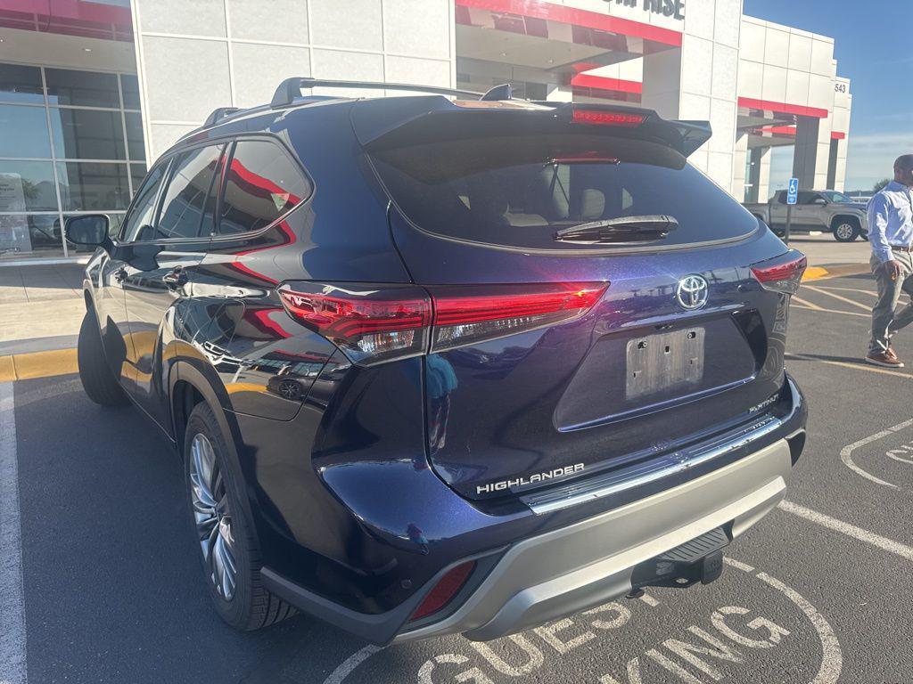 used 2022 Toyota Highlander car, priced at $31,899