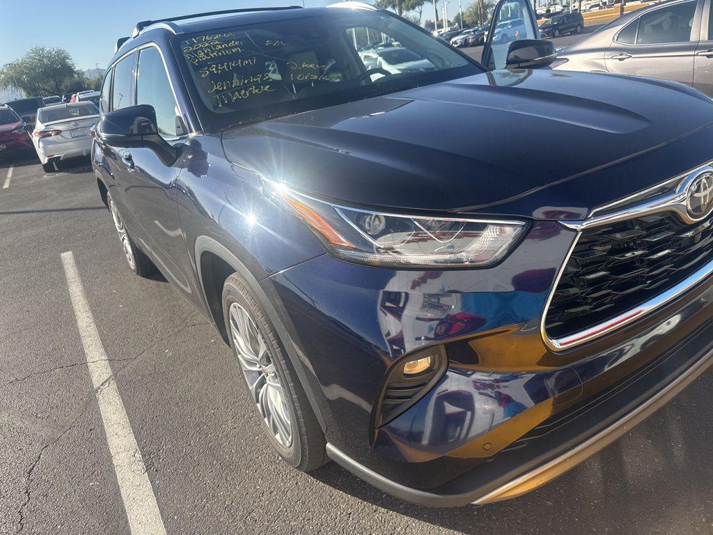 used 2022 Toyota Highlander car, priced at $31,899