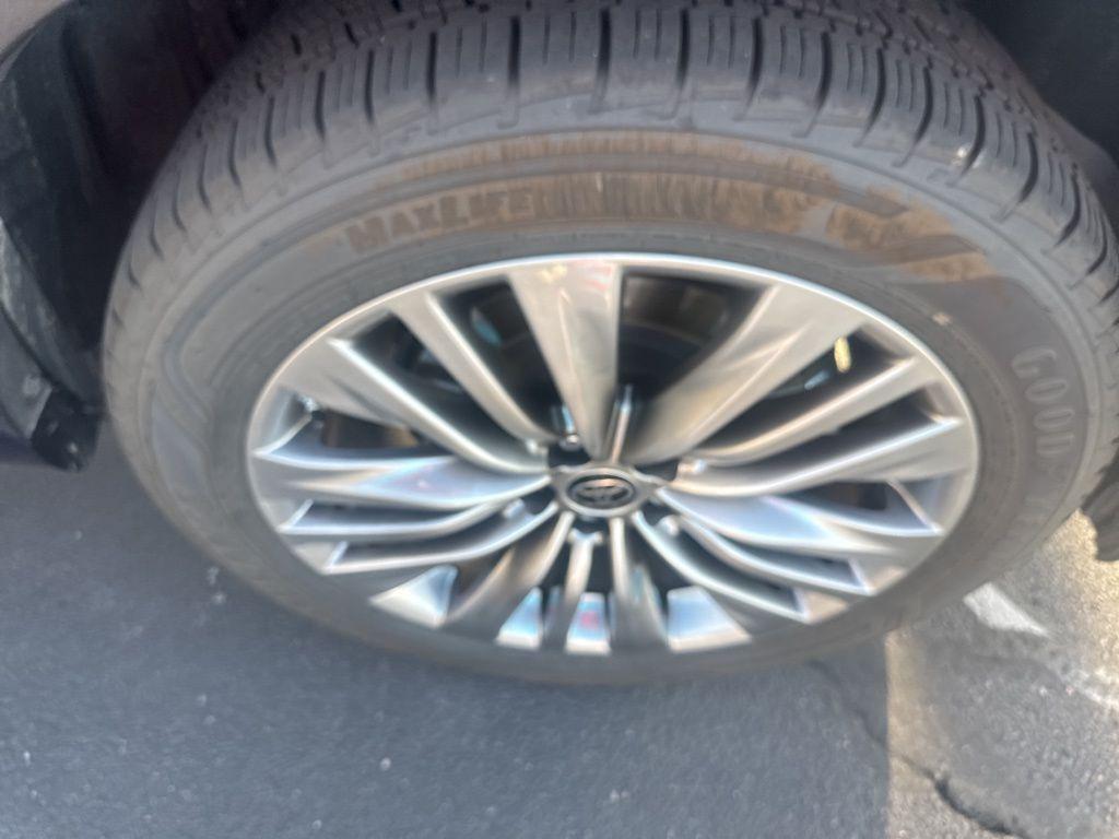 used 2022 Toyota Highlander car, priced at $31,899