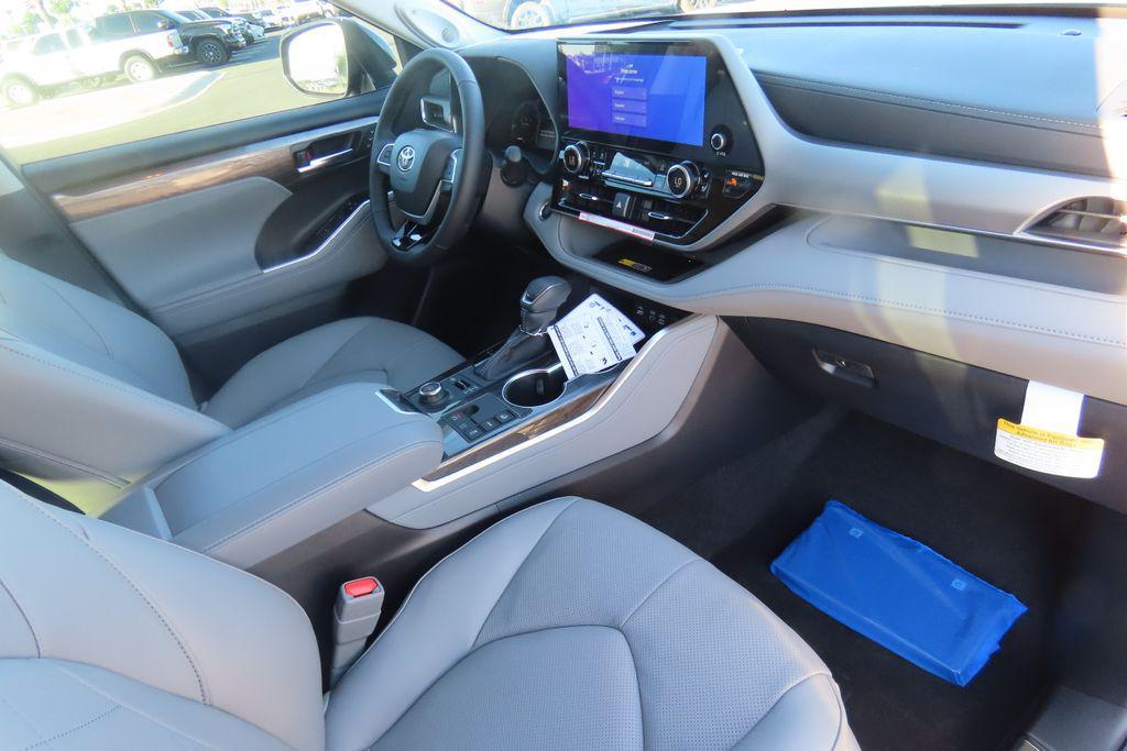 new 2026 Toyota Highlander car, priced at $56,007