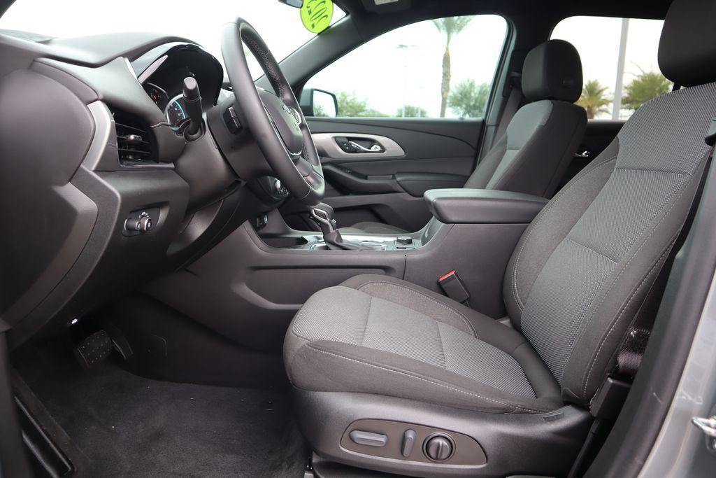 used 2023 Chevrolet Traverse car, priced at $25,987