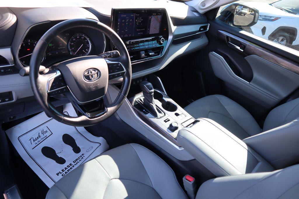 used 2021 Toyota Highlander car, priced at $33,982