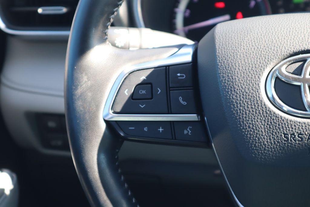 used 2021 Toyota Highlander car, priced at $33,982