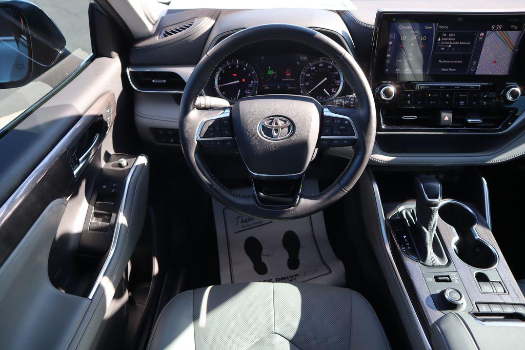 used 2021 Toyota Highlander car, priced at $33,982