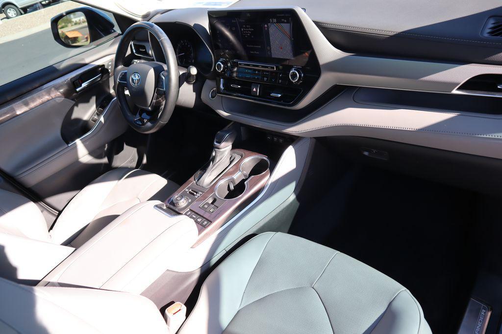used 2021 Toyota Highlander car, priced at $33,982