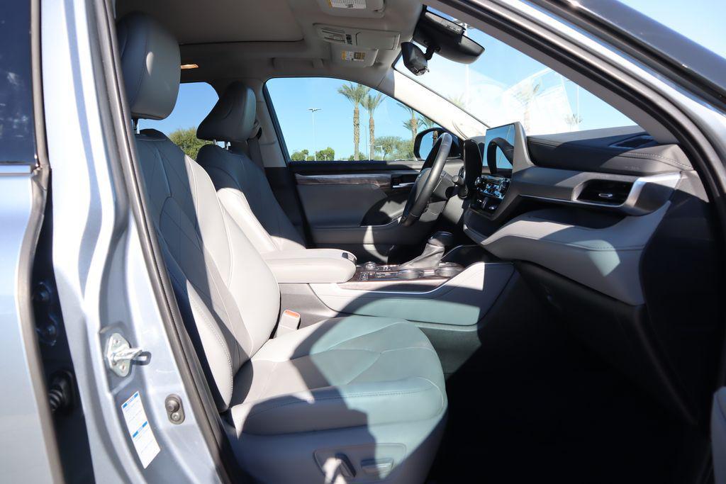 used 2021 Toyota Highlander car, priced at $33,982