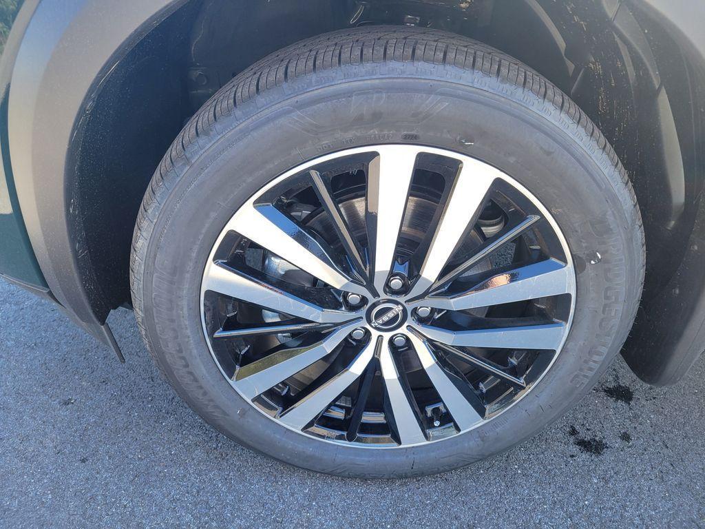 new 2025 Nissan Pathfinder car, priced at $53,485