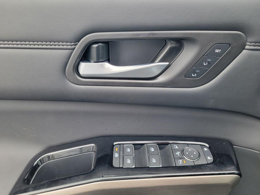 new 2025 Nissan Pathfinder car, priced at $46,822