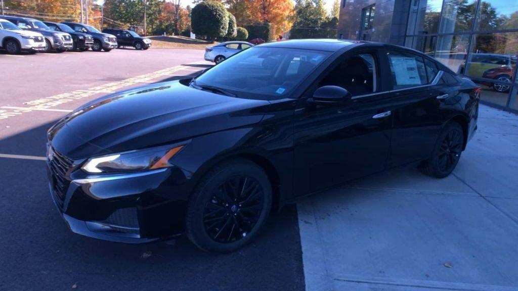 new 2025 Nissan Altima car