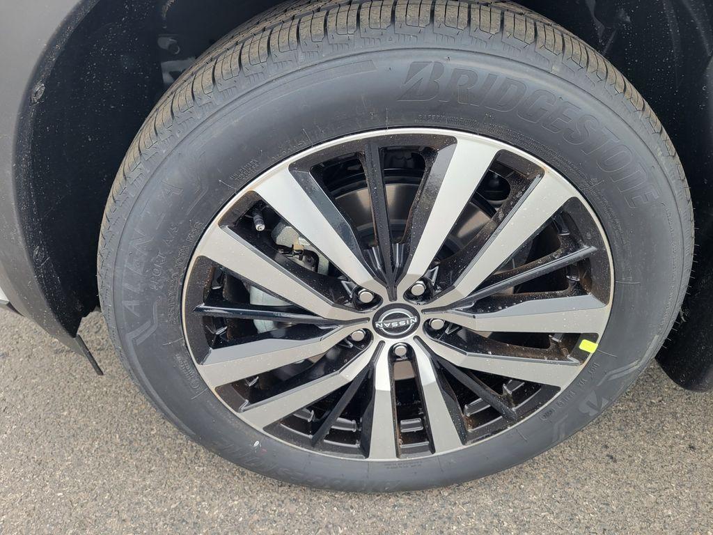 new 2025 Nissan Pathfinder car, priced at $46,022