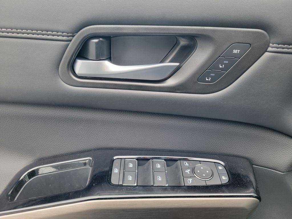 new 2025 Nissan Pathfinder car, priced at $46,022