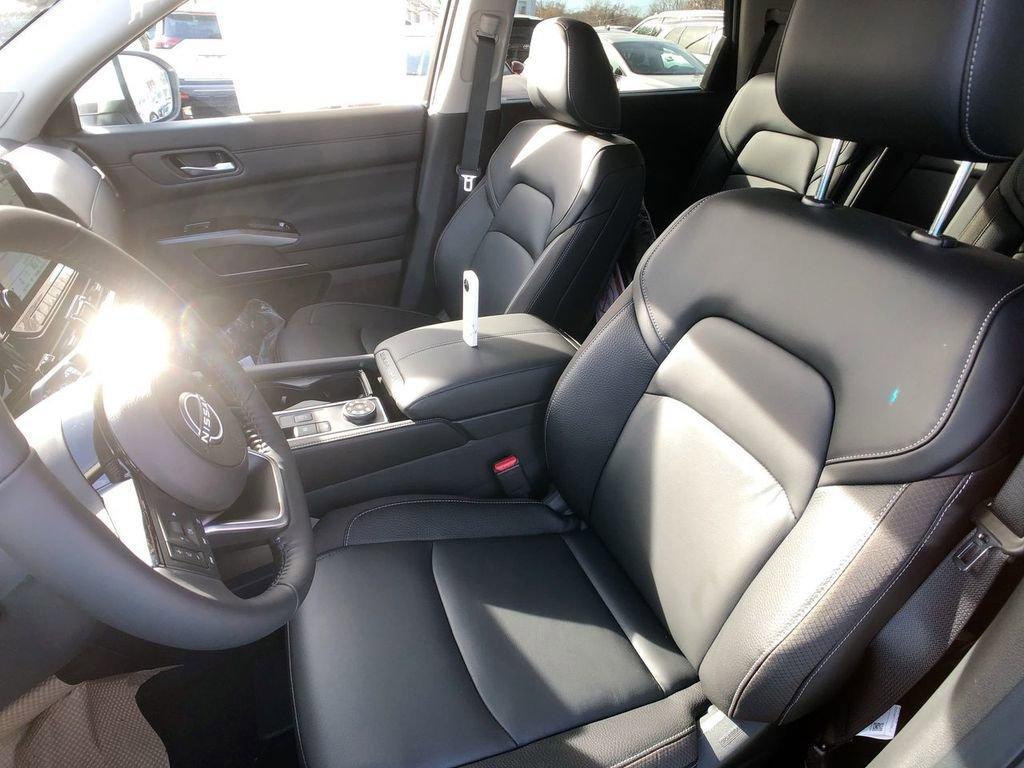 new 2025 Nissan Pathfinder car, priced at $49,555