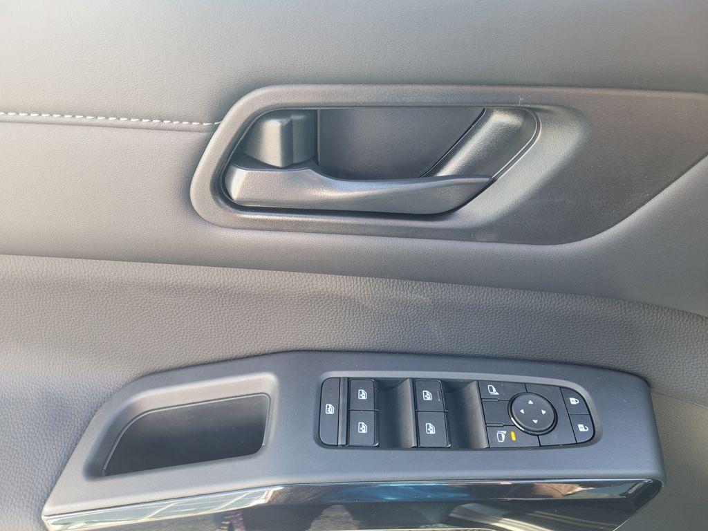 new 2025 Nissan Pathfinder car, priced at $38,379