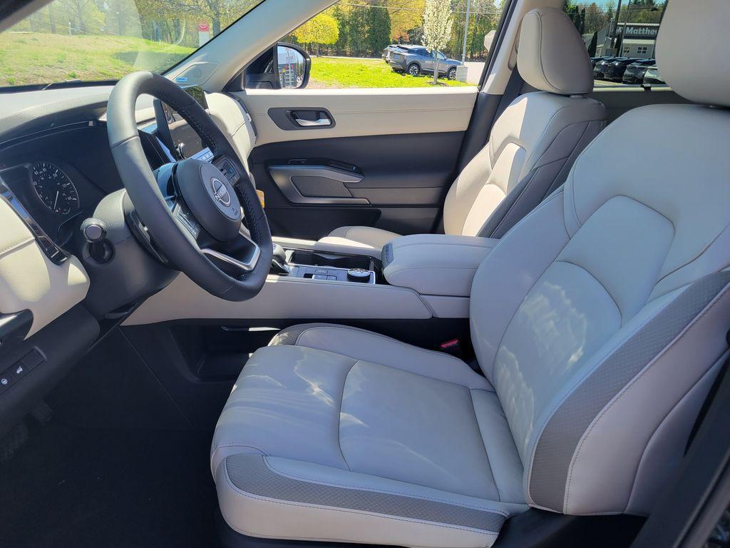 new 2025 Nissan Pathfinder car, priced at $49,555