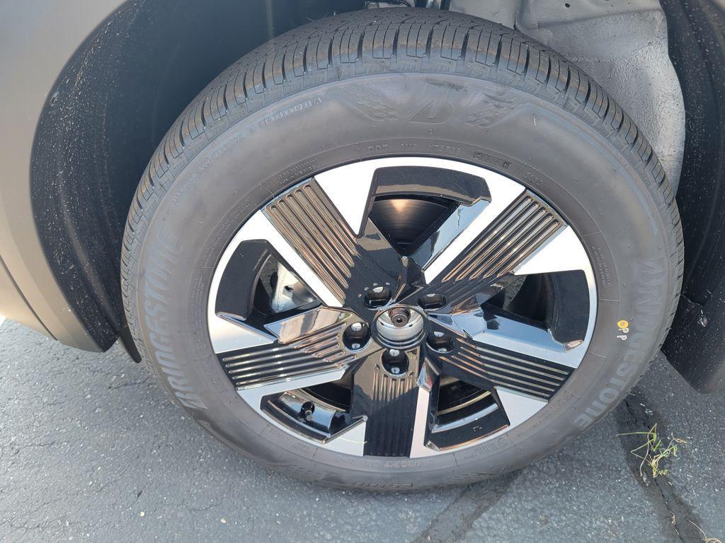 new 2025 Nissan Kicks car, priced at $27,399