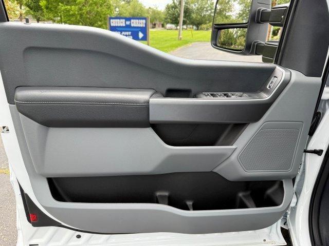 new 2025 Ford F-350 car, priced at $62,140
