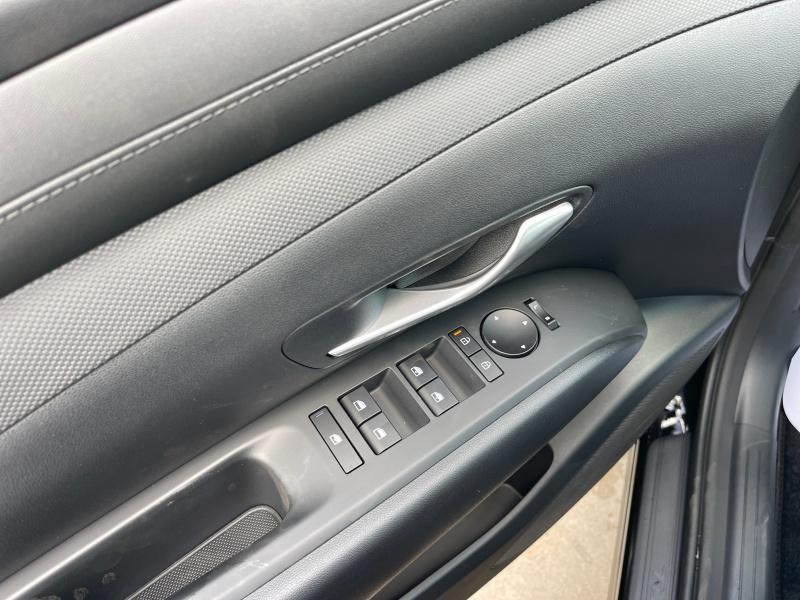 new 2025 Hyundai TUCSON Hybrid car, priced at $33,914