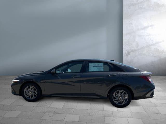 new 2024 Hyundai Elantra car, priced at $23,634