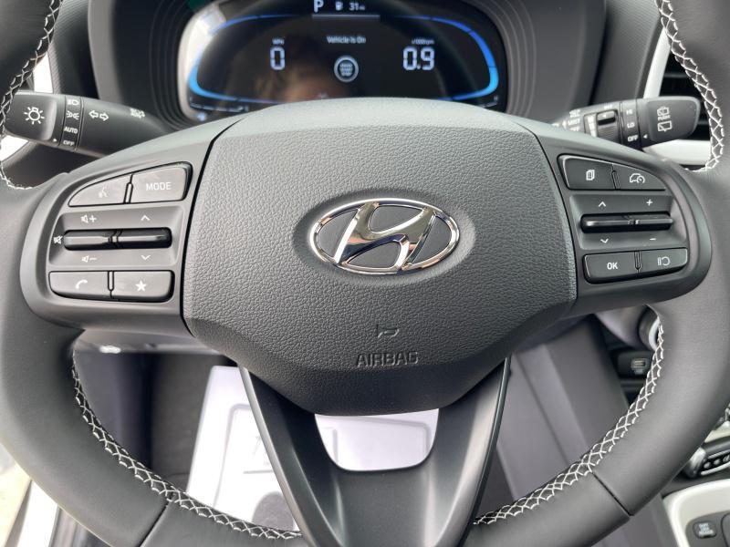new 2025 Hyundai Venue car, priced at $25,284