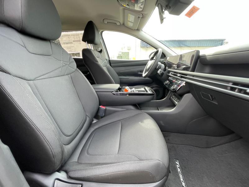 new 2025 Hyundai TUCSON Hybrid car, priced at $34,214