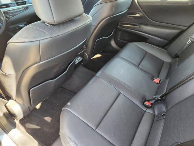 used 2019 Lexus ES 300h car, priced at $22,995