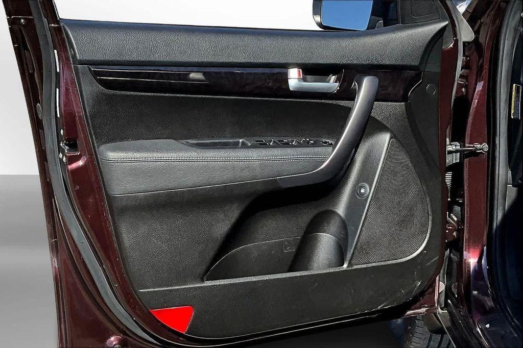 used 2014 Kia Sorento car, priced at $7,692