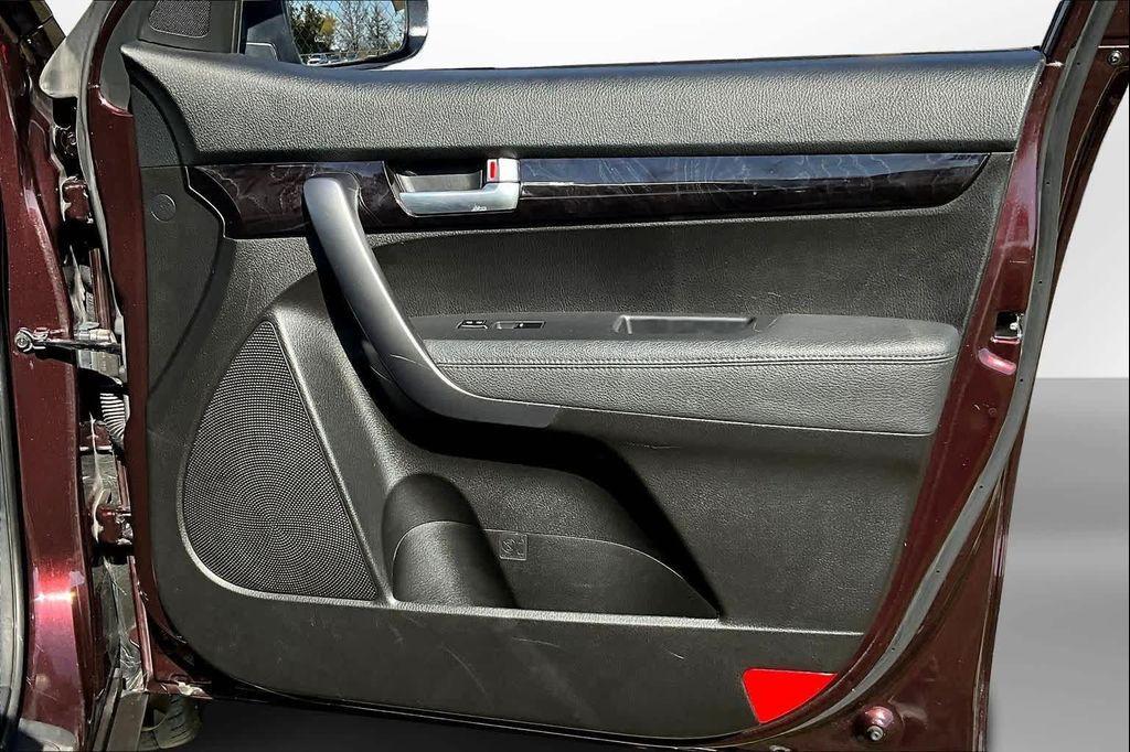 used 2014 Kia Sorento car, priced at $7,692