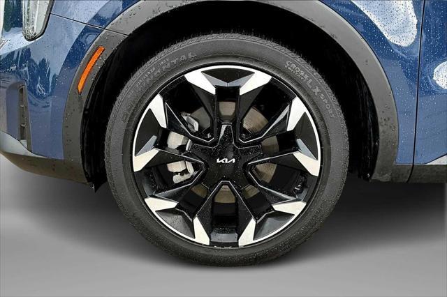 used 2024 Kia Sorento car, priced at $32,894