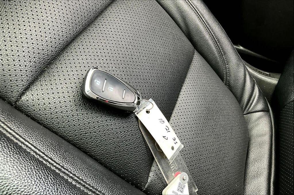 used 2022 Chevrolet Traverse car, priced at $21,991