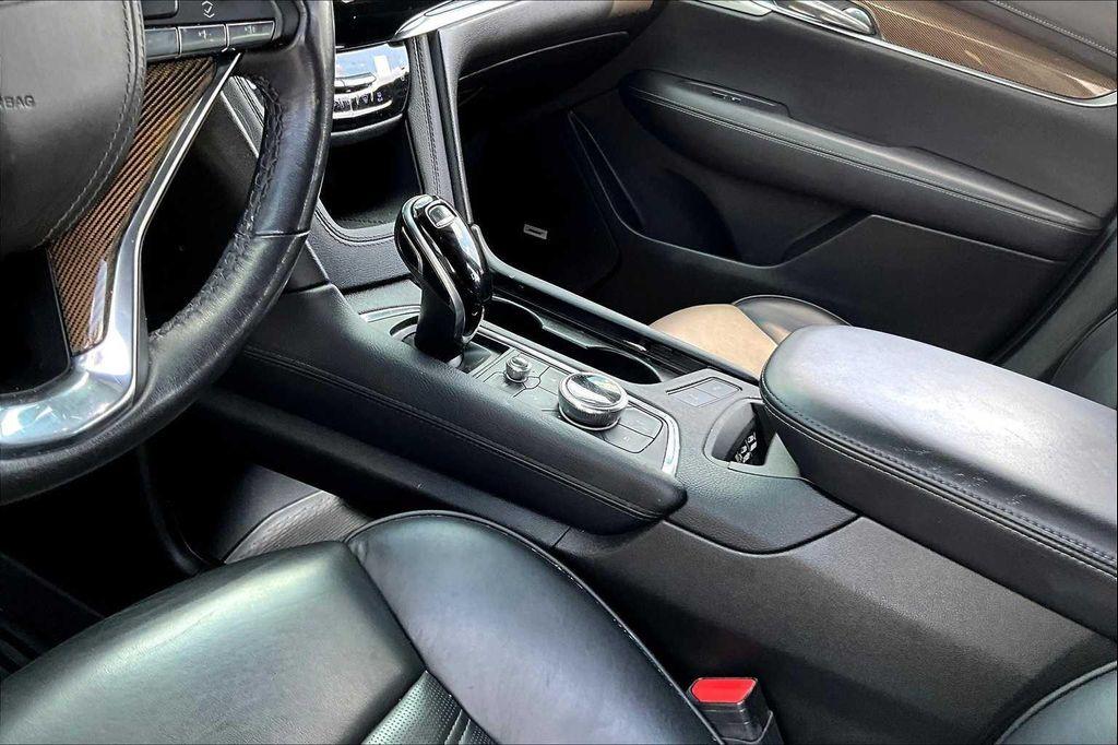 used 2021 Cadillac XT6 car, priced at $28,991