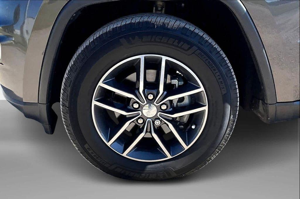 used 2018 Jeep Grand Cherokee car, priced at $15,550
