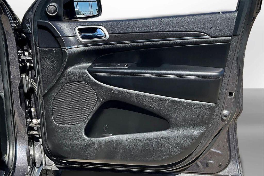 used 2018 Jeep Grand Cherokee car, priced at $15,550