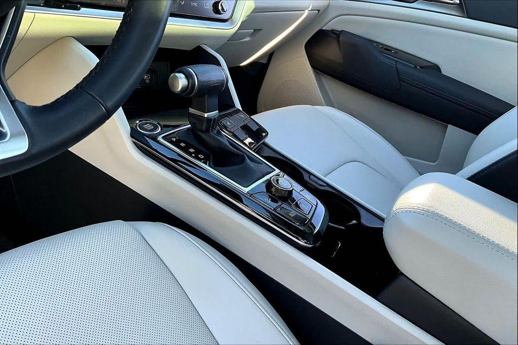 used 2025 Kia Sportage car, priced at $29,692