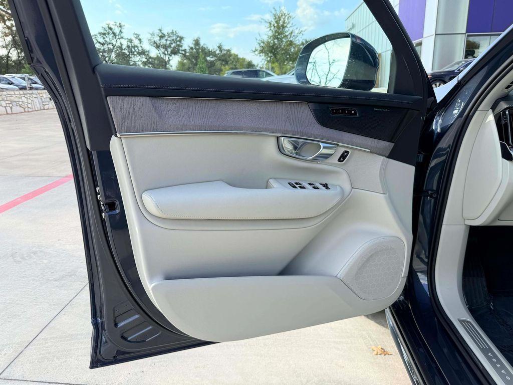 new 2026 Volvo XC90 car, priced at $75,155