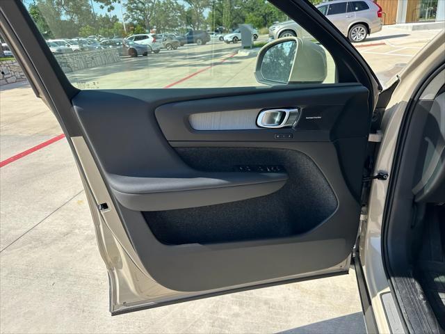 new 2025 Volvo XC40 car, priced at $51,015