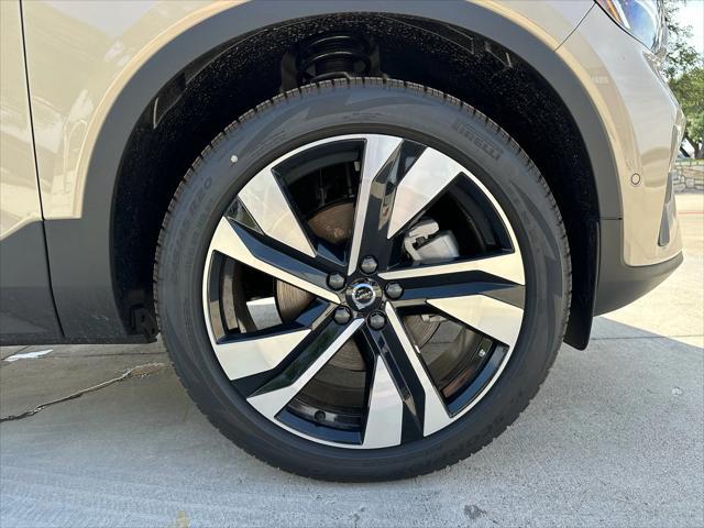 new 2025 Volvo XC40 car, priced at $51,015