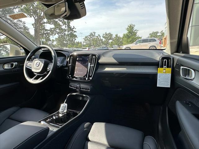 new 2025 Volvo XC40 car, priced at $51,015