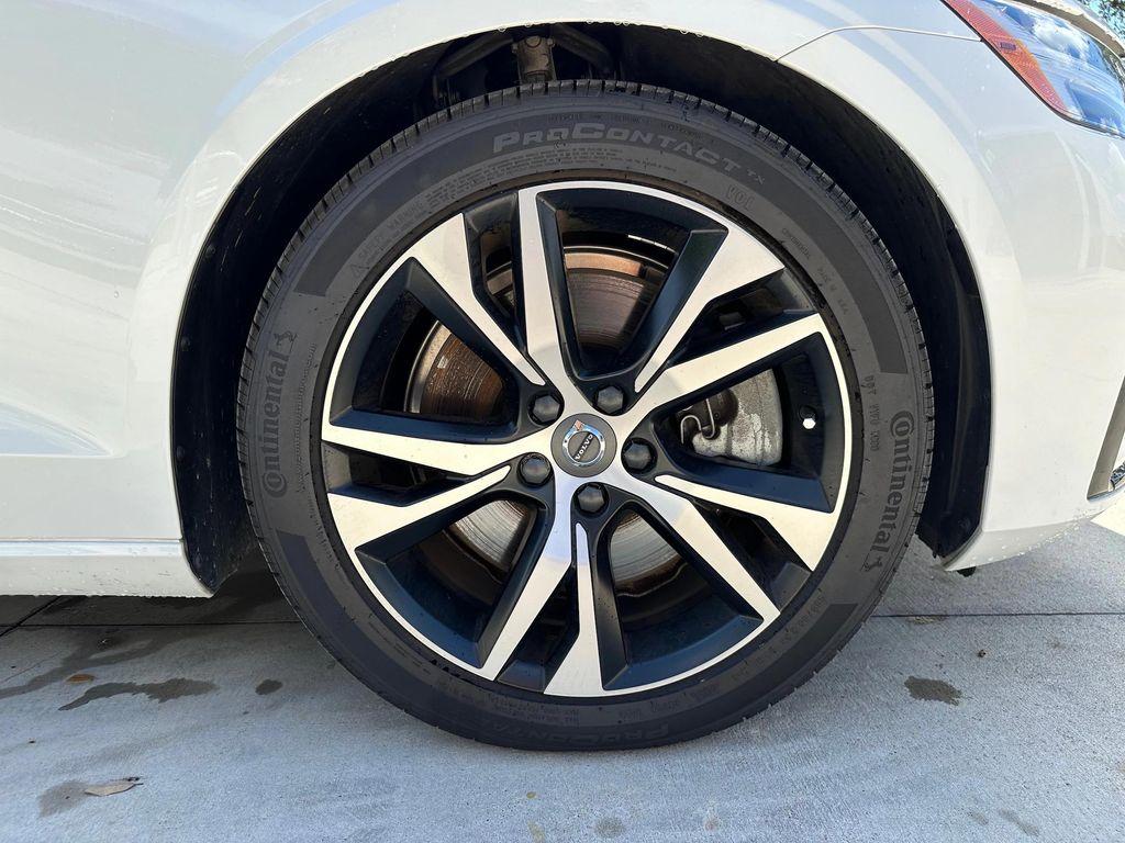 used 2022 Volvo S60 Recharge Plug-In Hybrid car, priced at $37,999