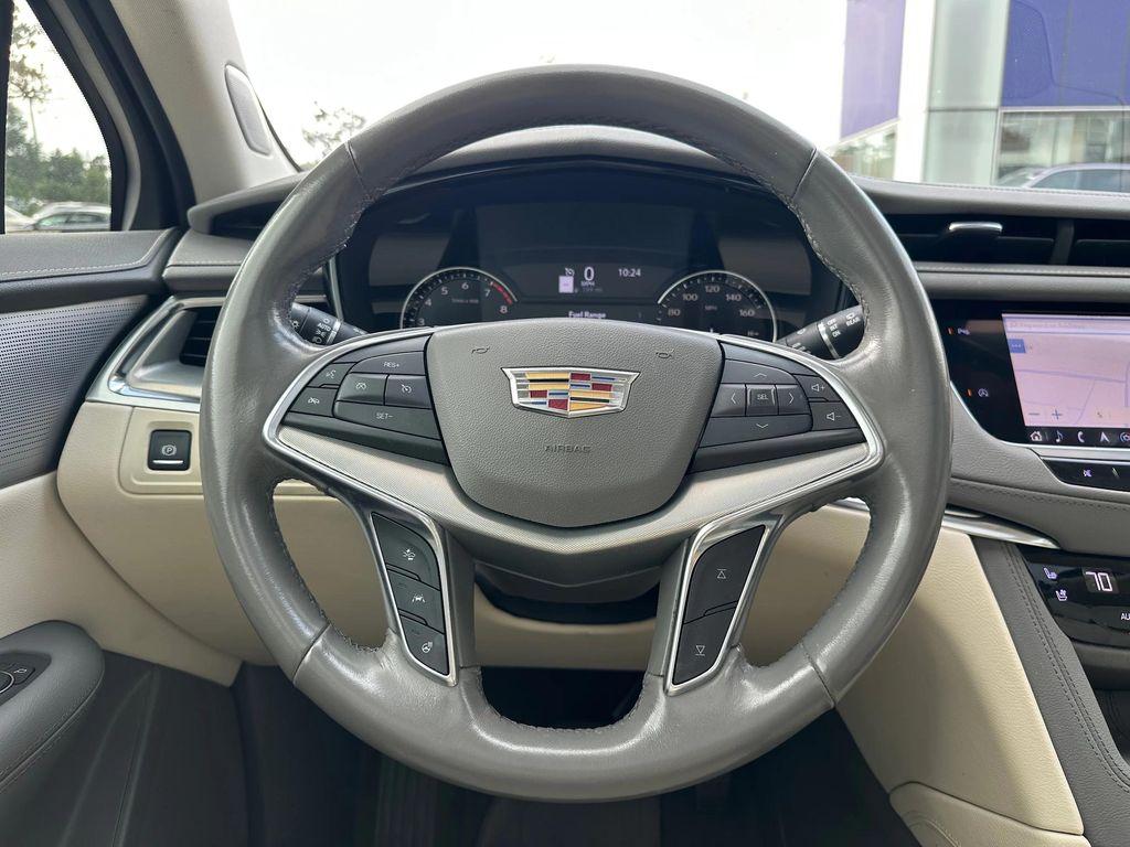 used 2020 Cadillac XT5 car, priced at $24,999