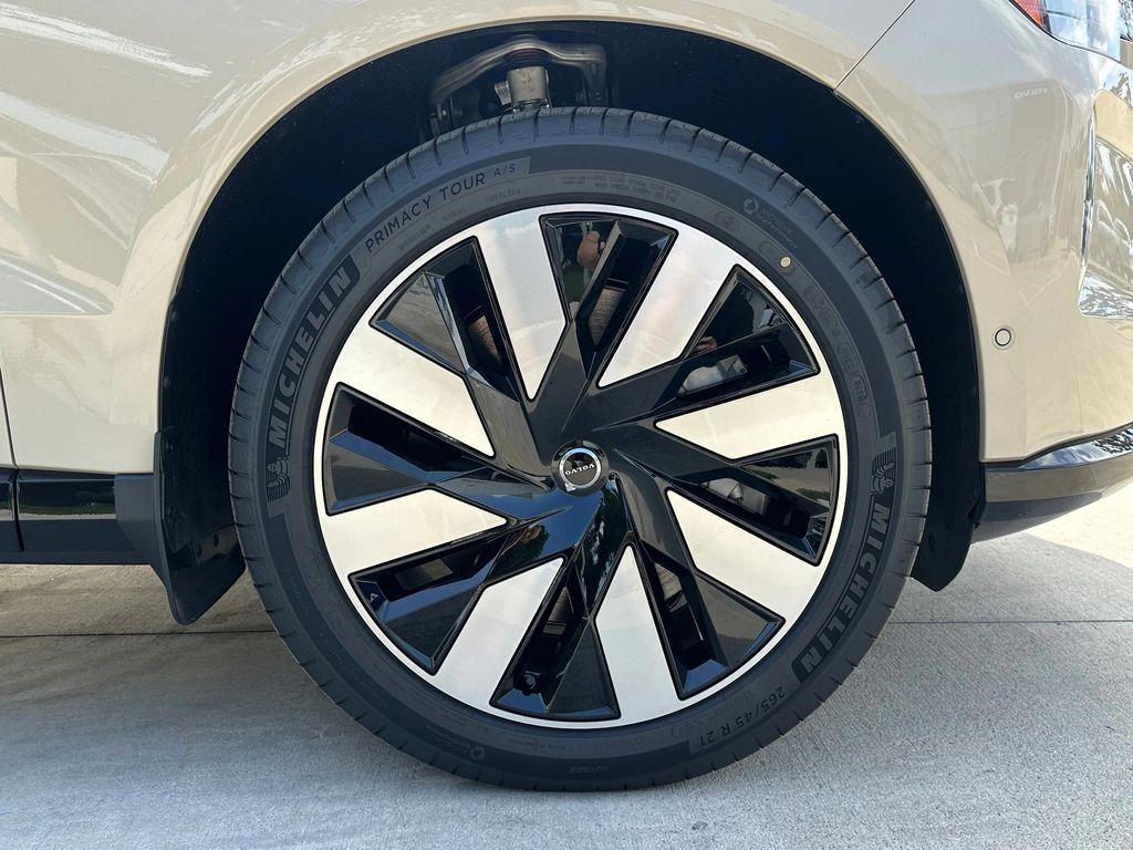 new 2025 Volvo EX90 car, priced at $88,955