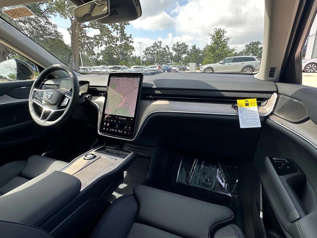 new 2025 Volvo EX90 car, priced at $88,955
