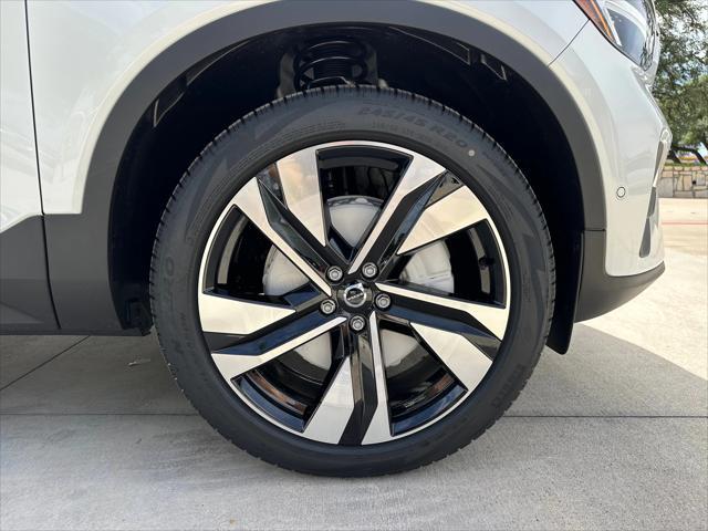 new 2025 Volvo XC40 car, priced at $51,015
