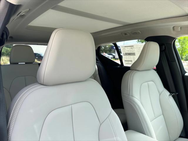 new 2025 Volvo XC40 car, priced at $51,015
