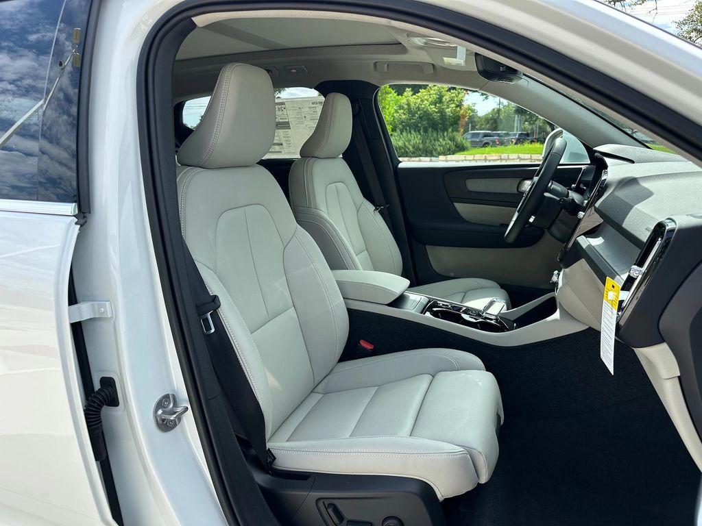 new 2025 Volvo XC40 car, priced at $51,015
