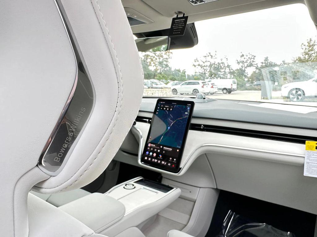 new 2025 Volvo EX90 car, priced at $92,185