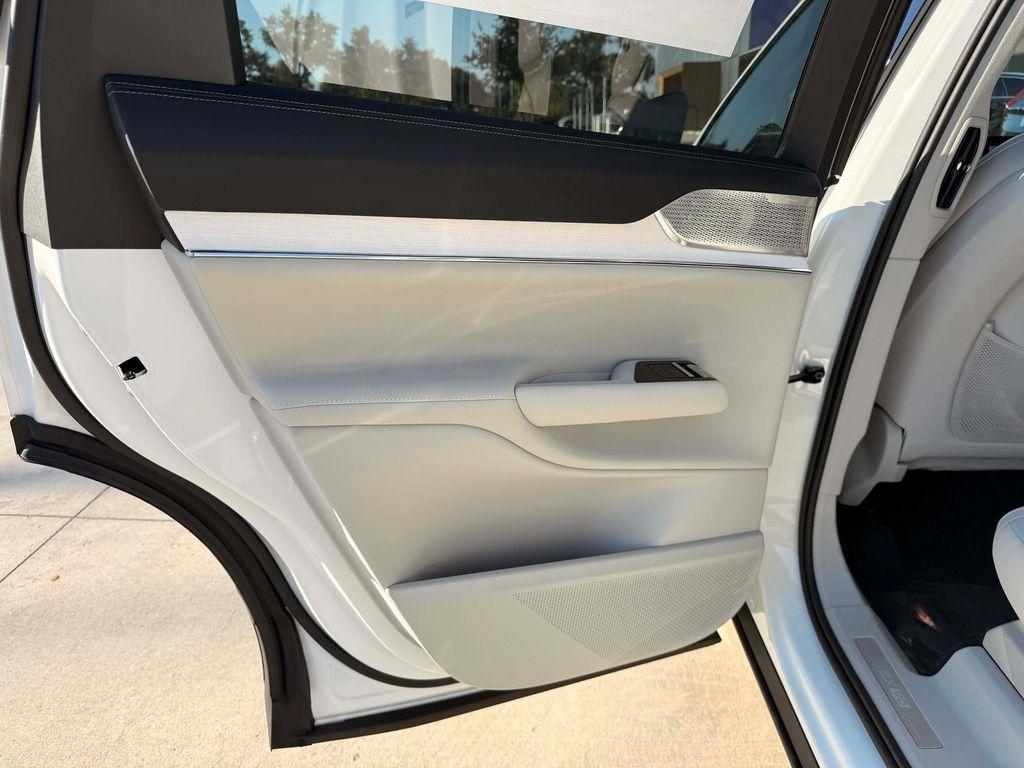 new 2025 Volvo EX90 car, priced at $95,875