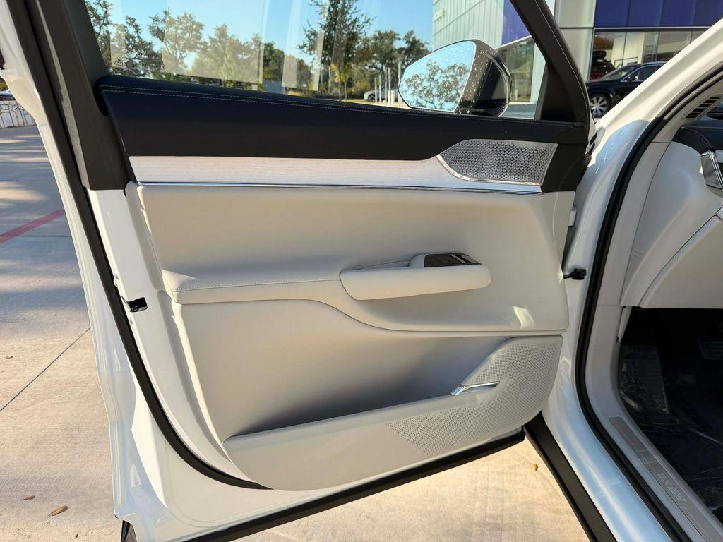 new 2025 Volvo EX90 car, priced at $95,875