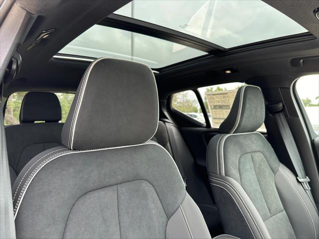 new 2024 Volvo XC40 car, priced at $46,995