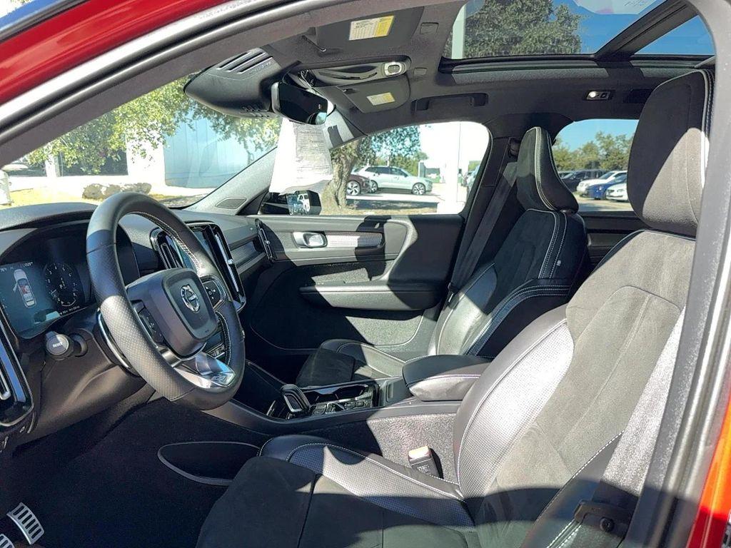 used 2019 Volvo XC40 car, priced at $21,700